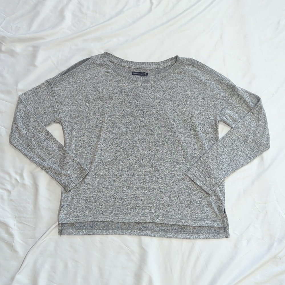 Abecrombie & Fitch Lightweight Long Sleeve Sweater, Color Heather Gray Size S